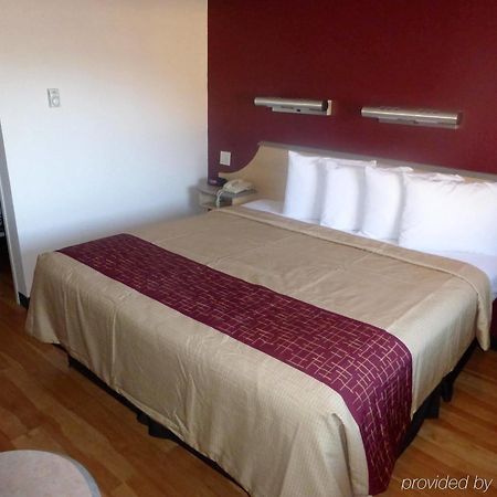 Red Roof Inn Cincinnati East - Beechmont Cherry Grove Екстериор снимка