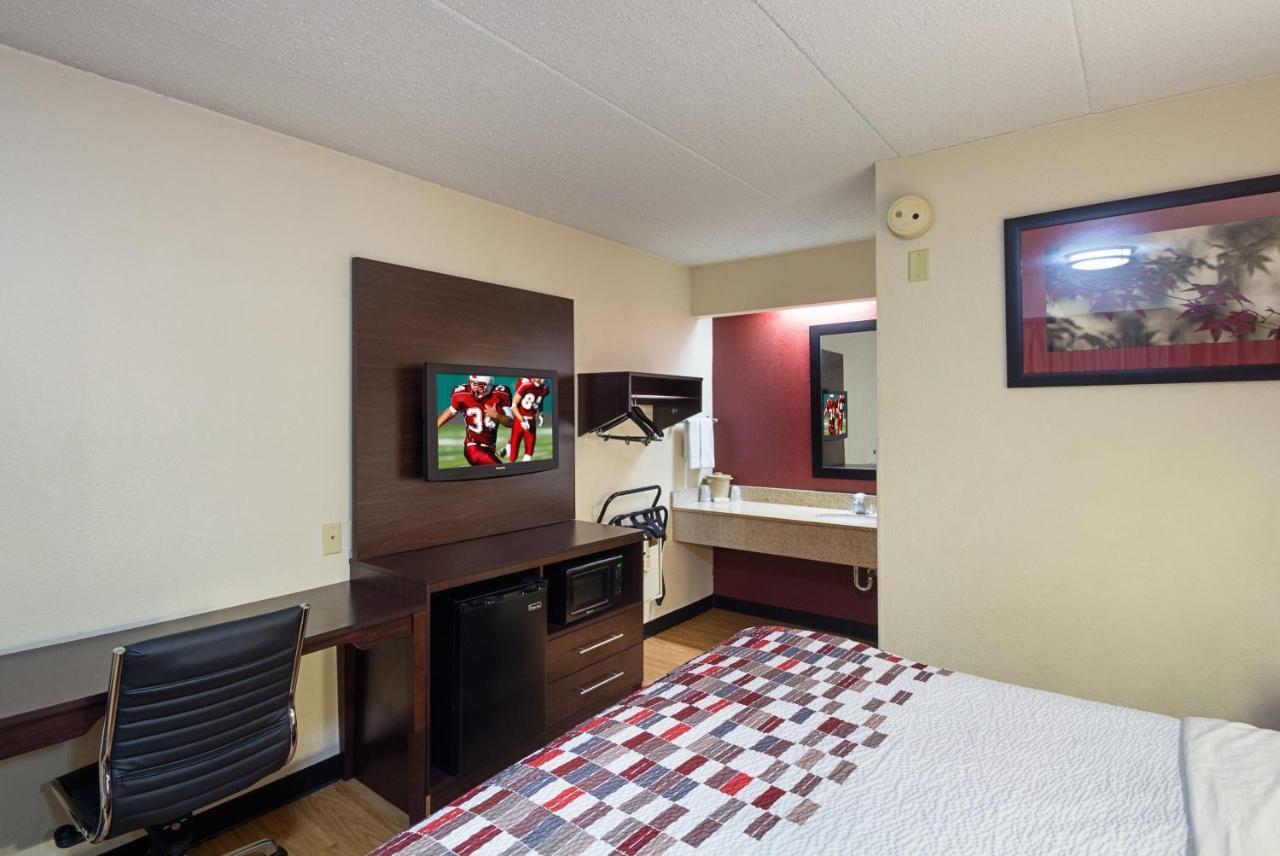 Red Roof Inn Cincinnati East - Beechmont Cherry Grove Екстериор снимка