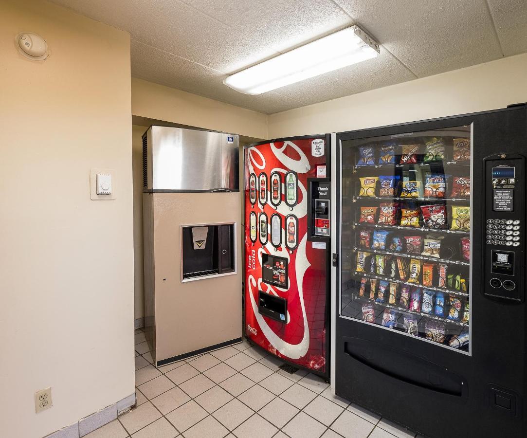 Red Roof Inn Cincinnati East - Beechmont Cherry Grove Екстериор снимка