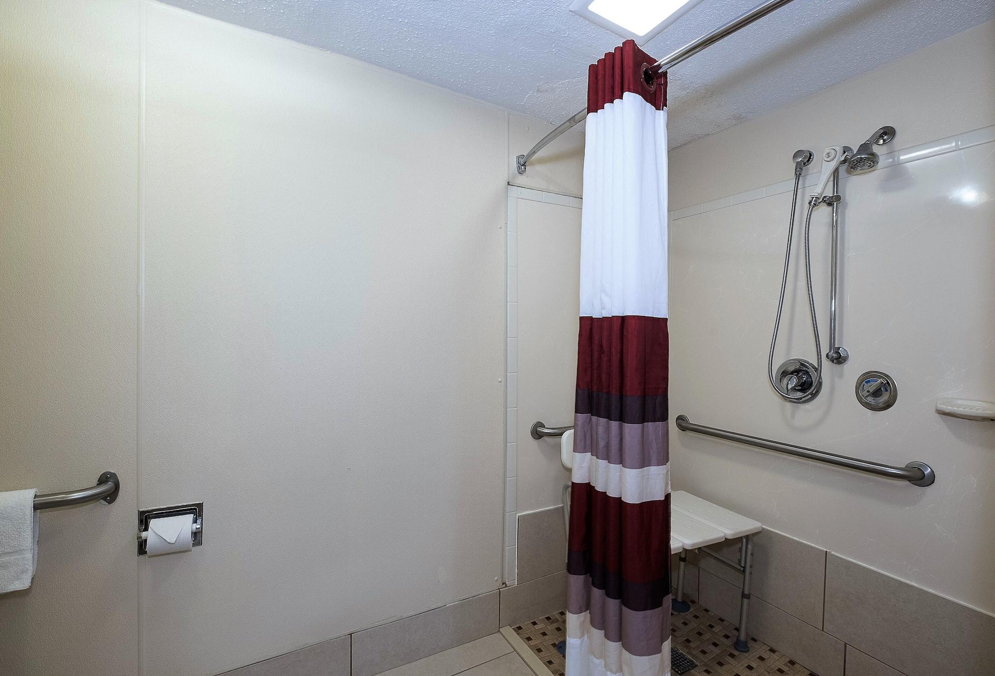Red Roof Inn Cincinnati East - Beechmont Cherry Grove Екстериор снимка