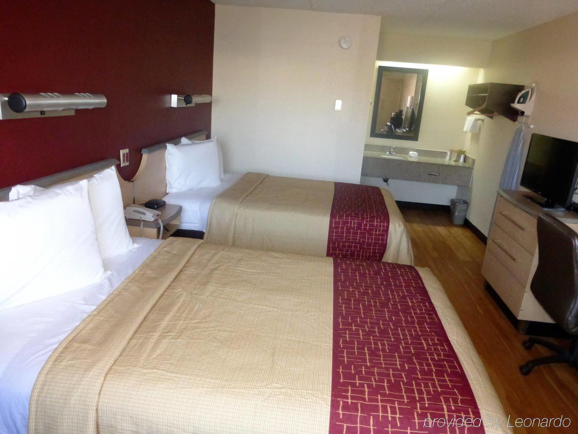 Red Roof Inn Cincinnati East - Beechmont Cherry Grove Екстериор снимка